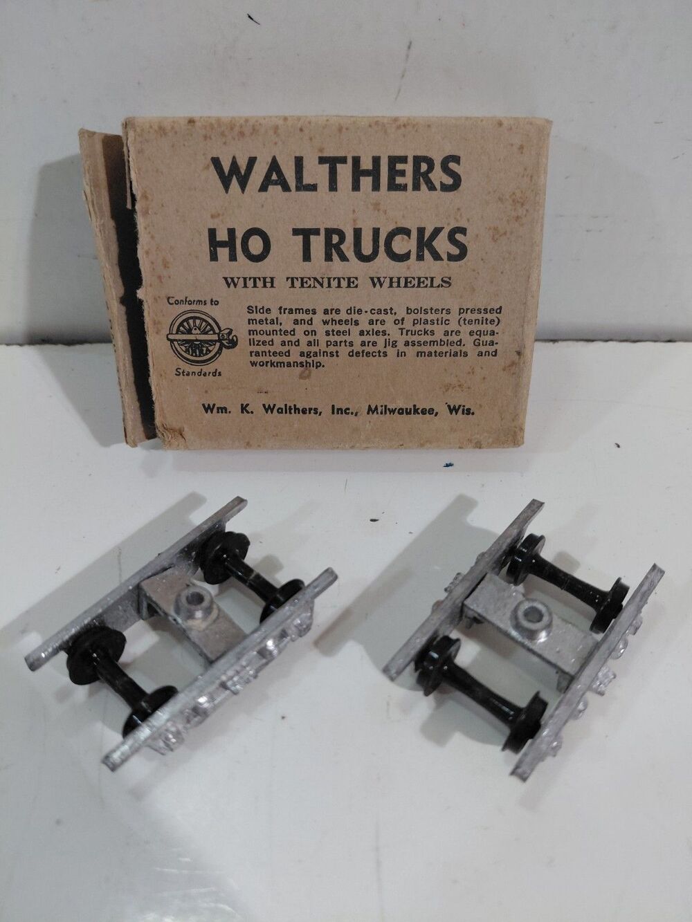 Walthers HO Gauge Model Railroad Standard 4 Wheel Passenger Car Trucks w/Box